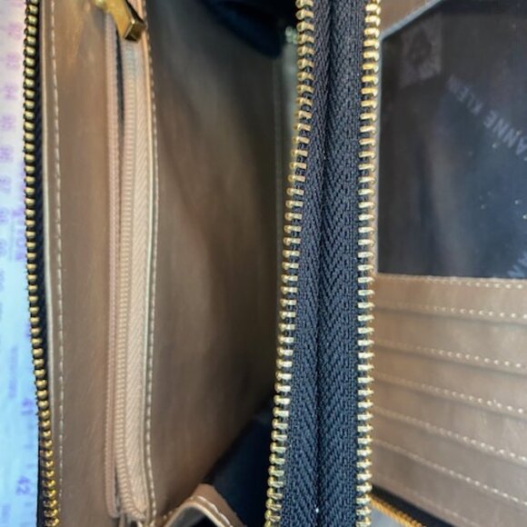 Anne Klein Black Wristlet - Picture 11 of 11